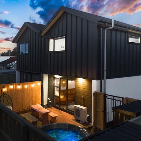 クライストチャーチCozy Retreat With Hot Tubアパートメント エクステリア 写真
