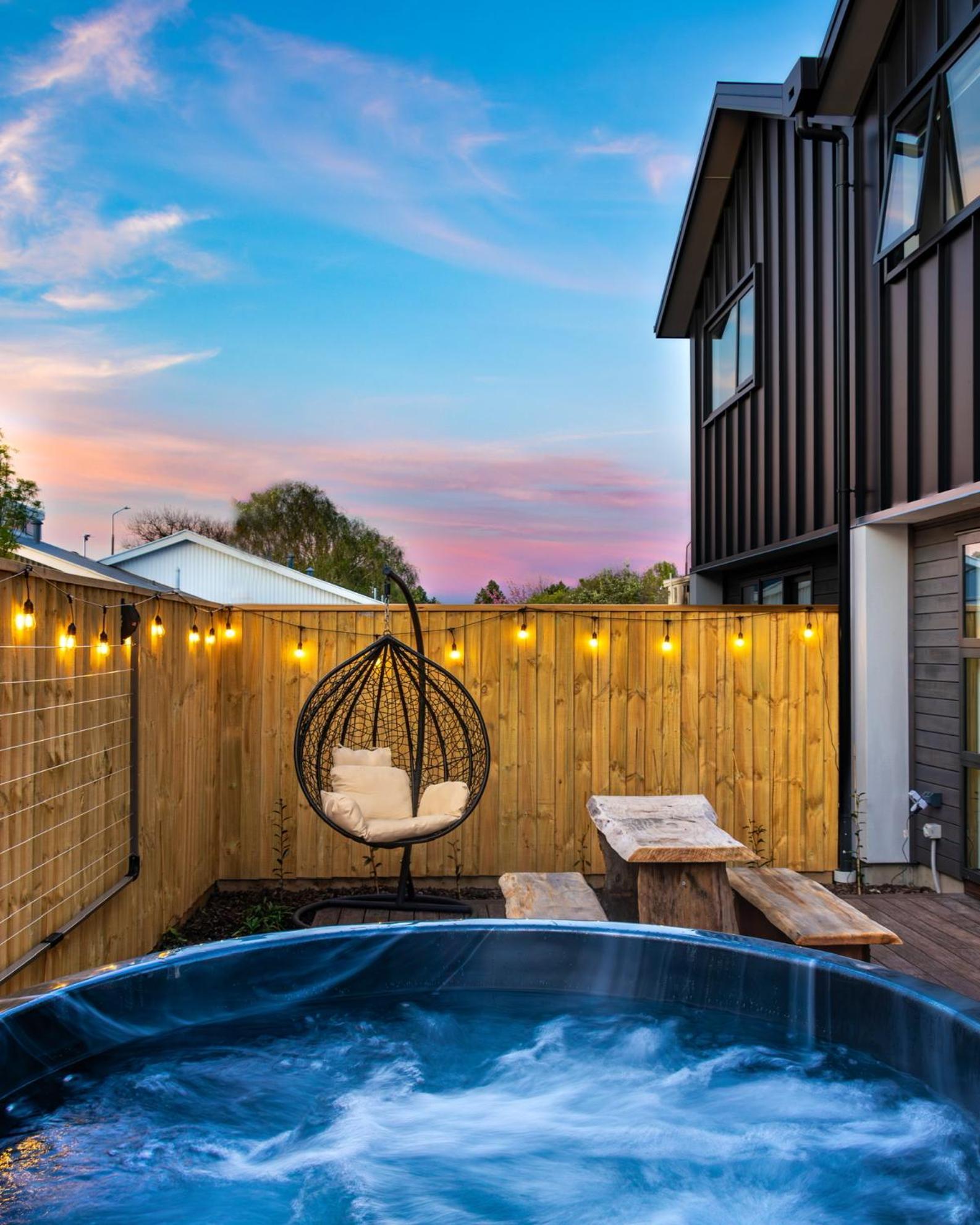 クライストチャーチCozy Retreat With Hot Tubアパートメント エクステリア 写真